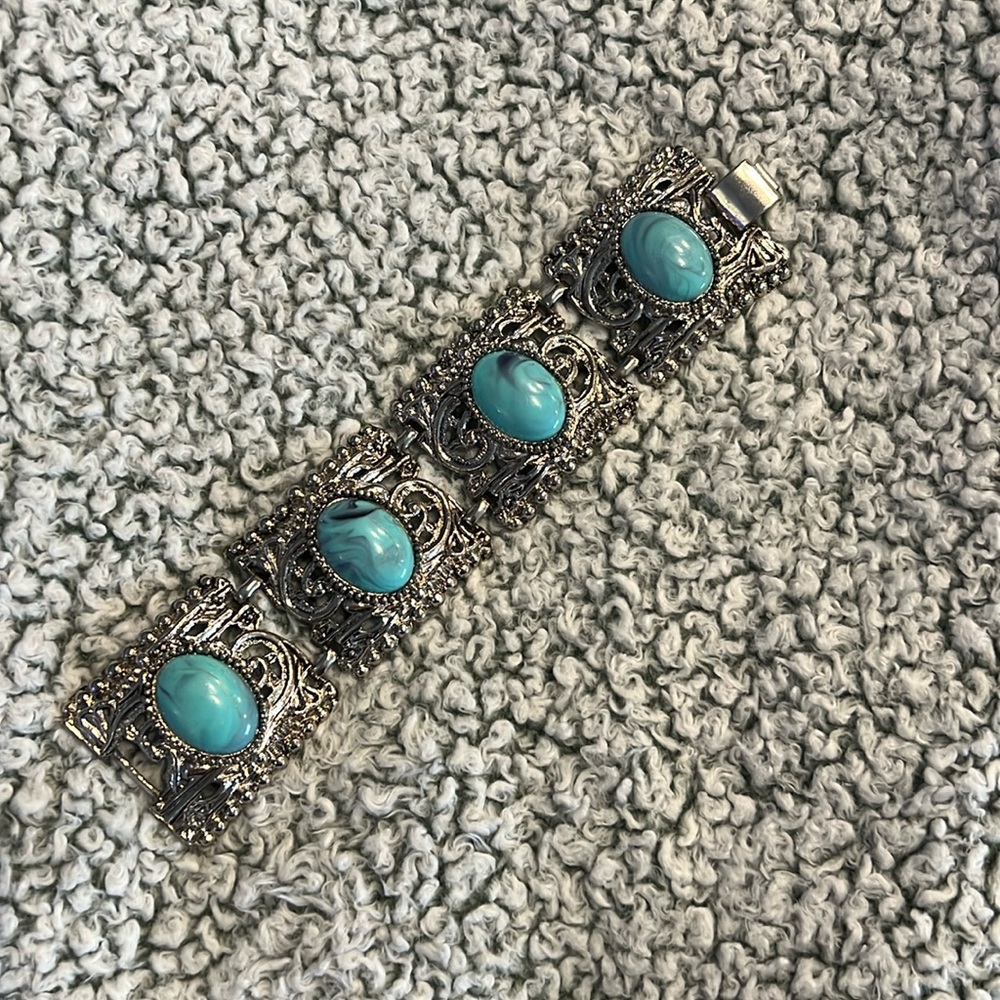 Vintage Bracelet with Turquoise Stones